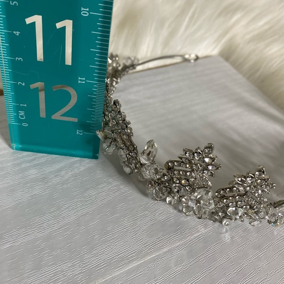 David’s Bridal Crystal Diamond Tiara New main image 5